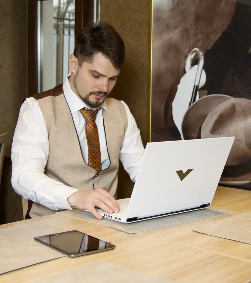 egyedi webáruház motor